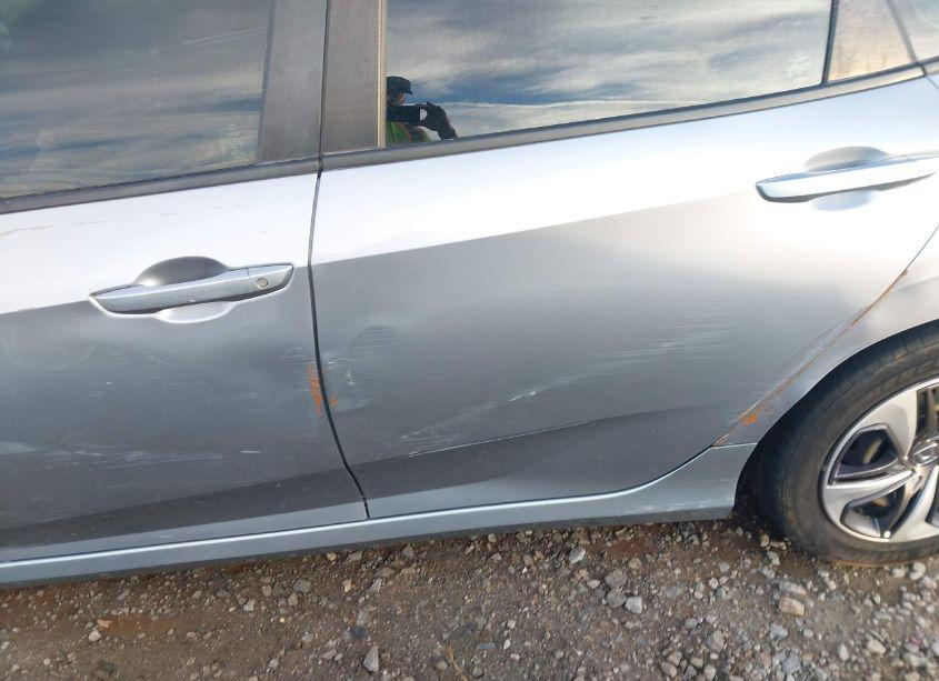 Photo 18 of 2020 Honda Civic LX (VIN 19XFC2F66LE015946)