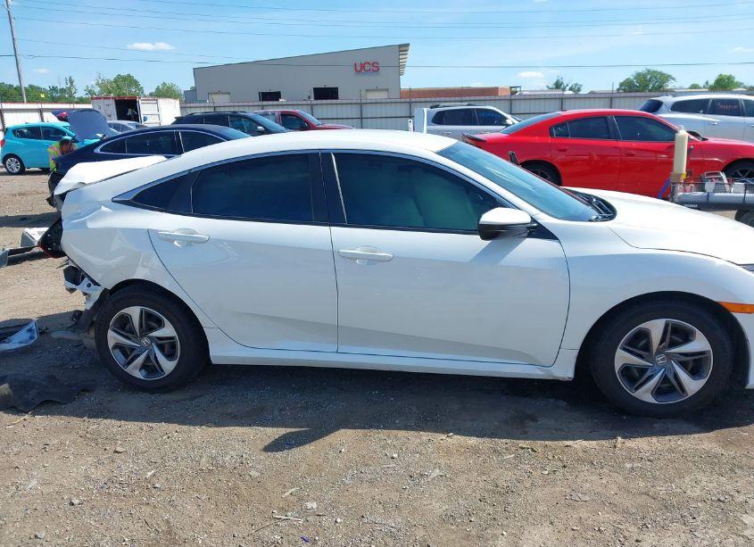 Photo 14 of 2019 Honda Civic LX (VIN 19XFC2F67KE009555)