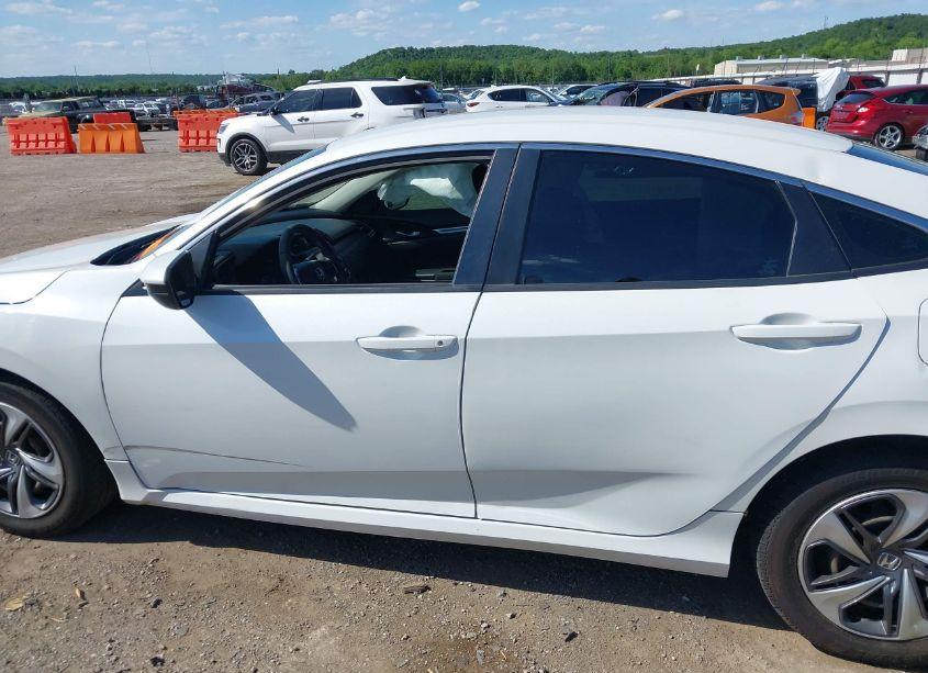 Photo 15 of 2019 Honda Civic LX (VIN 19XFC2F67KE009555)