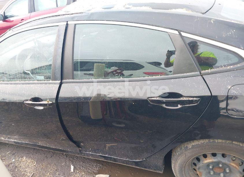 Photo 14 of 2019 Honda Civic LX (VIN 19XFC2F67KE011063)