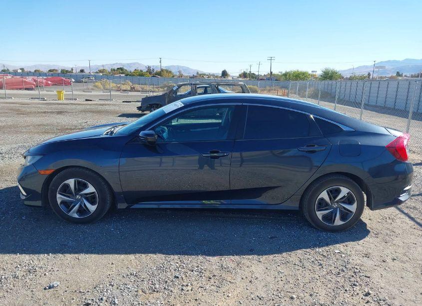 Photo 14 of 2019 Honda Civic LX (VIN 19XFC2F68KE200949)