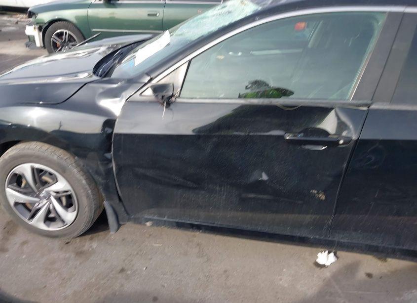 Photo 6 of 2019 Honda Civic LX (VIN 19XFC2F68KE203852)