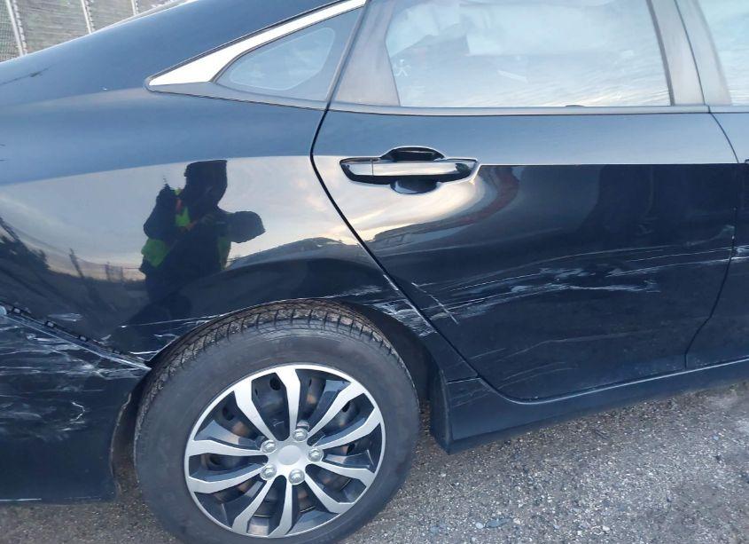 Photo 17 of 2018 Honda Civic LX (VIN 19XFC2F69JE026243)