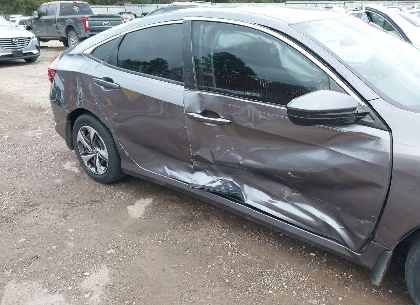 Photo 6 of 2019 Honda Civic LX (VIN 19XFC2F69KE042668)