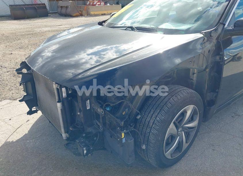 Photo 6 of 2020 Honda Civic LX (VIN 19XFC2F6XLE028697)