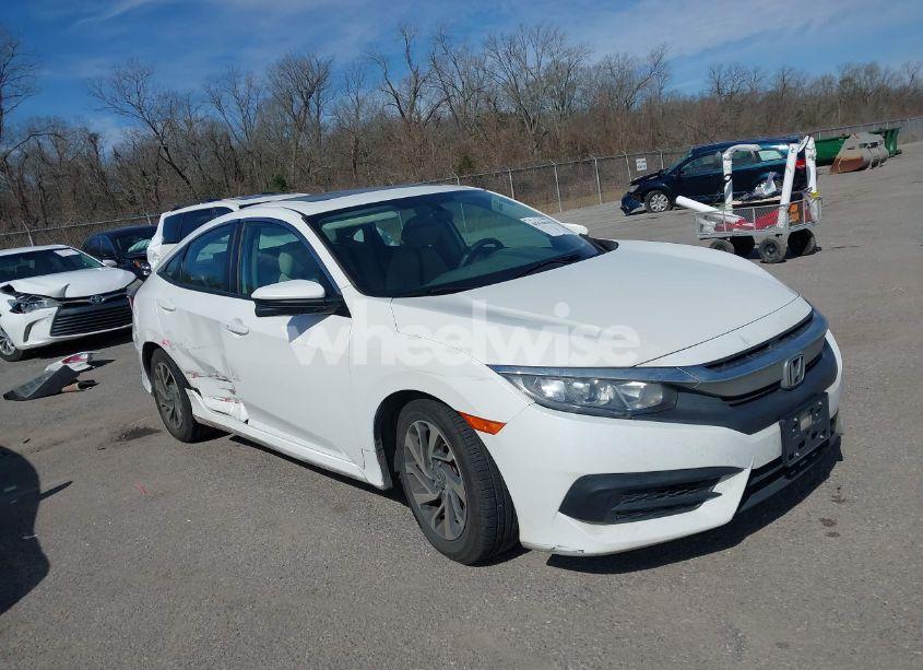 2017 Honda Civic EX (VIN 19XFC2F70HE077004) main photo