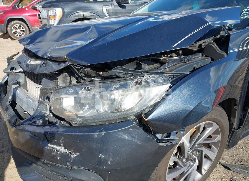 Photo 18 of 2018 Honda Civic EX (VIN 19XFC2F70JE004754)