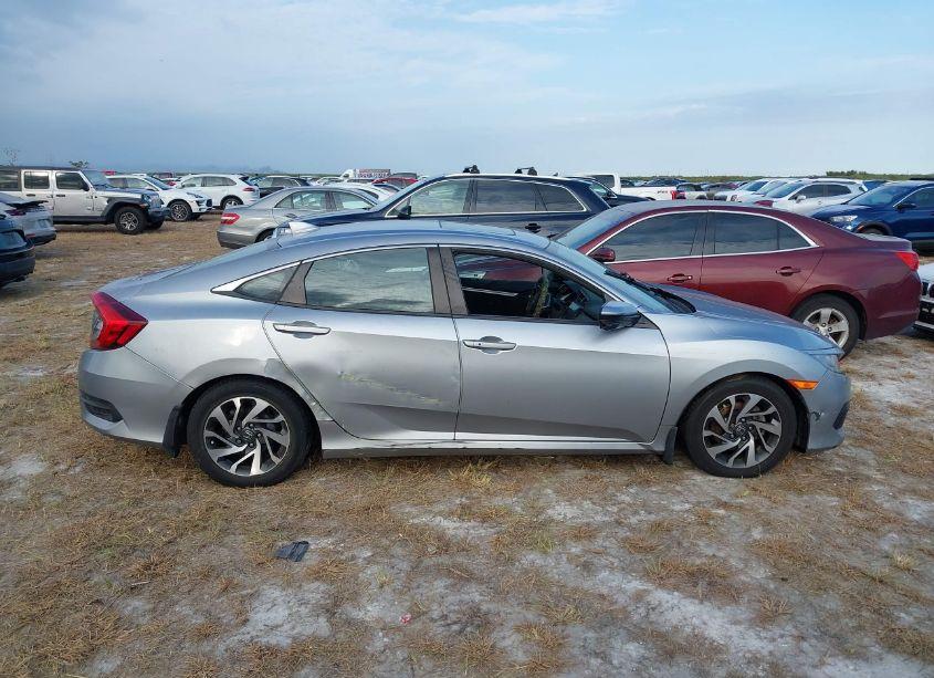 Photo 13 of 2018 Honda Civic EX (VIN 19XFC2F70JE007041)