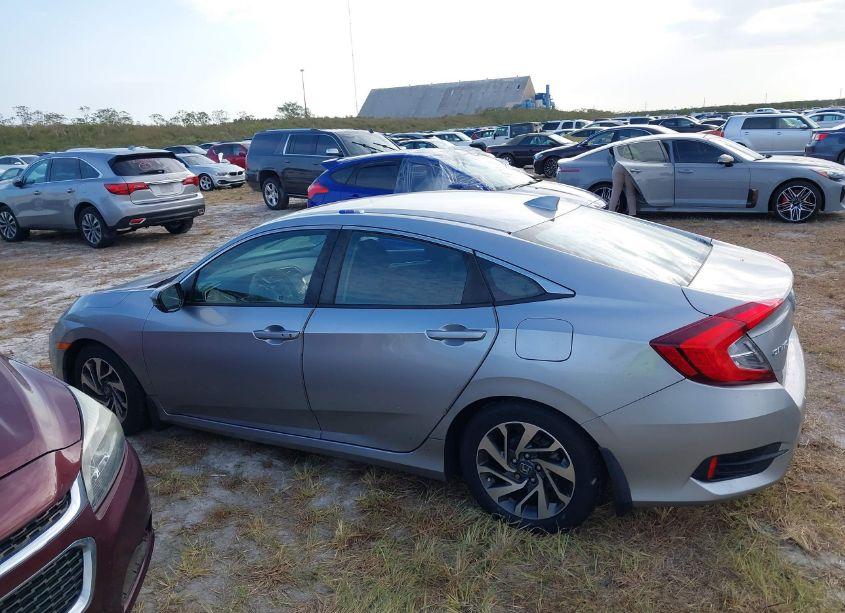 Photo 14 of 2018 Honda Civic EX (VIN 19XFC2F70JE007041)