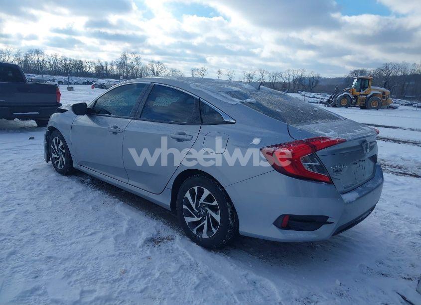 Photo 3 of 2018 Honda Civic EX (VIN 19XFC2F70JE009114)