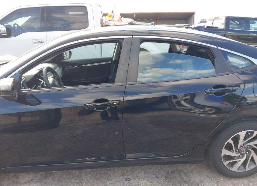 Photo 15 of 2018 Honda Civic EX (VIN 19XFC2F70JE043277)