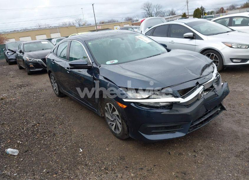 2017 Honda Civic EX (VIN 19XFC2F71HE015191) main photo