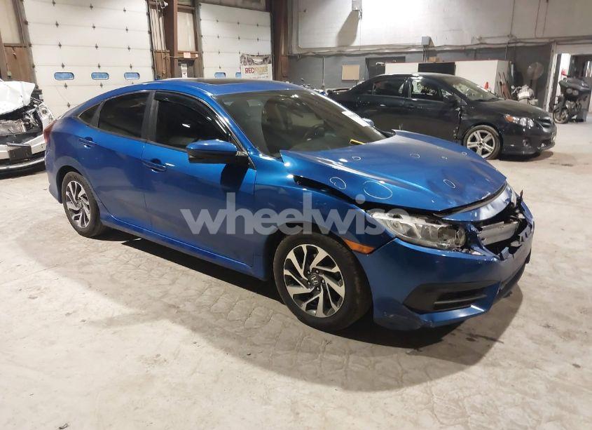 2018 Honda Civic EX (VIN 19XFC2F71JE007016) main photo