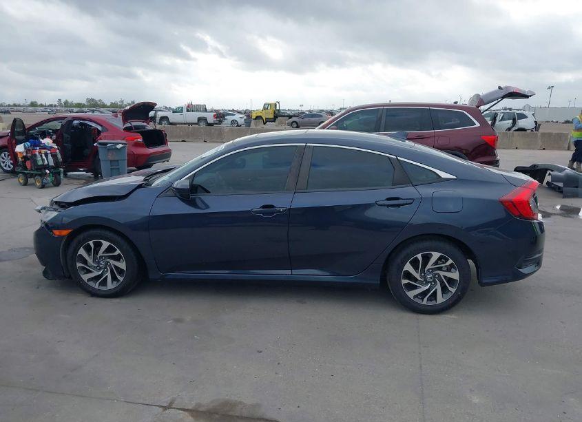 Photo 15 of 2018 Honda Civic EX (VIN 19XFC2F71JE012118)