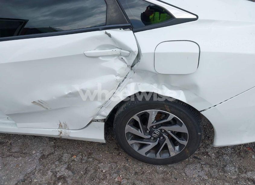 Photo 6 of 2018 Honda Civic EX (VIN 19XFC2F71JE023944)