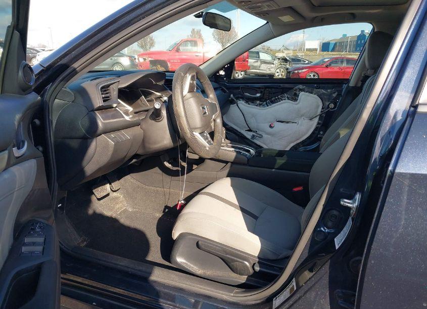Photo 5 of 2017 Honda Civic EX (VIN 19XFC2F72HE001557)