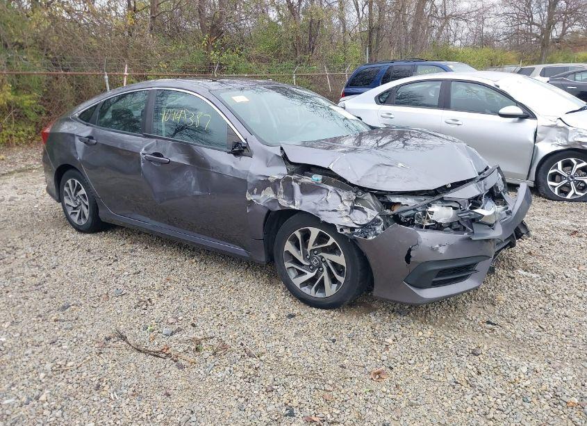 2017 Honda Civic EX (VIN 19XFC2F72HE036602) main photo