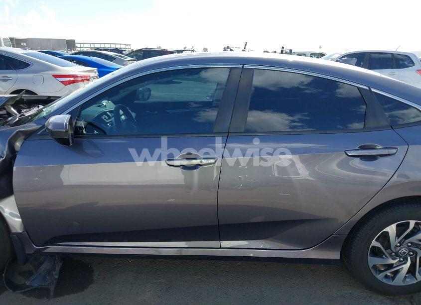 Photo 14 of 2018 Honda Civic EX (VIN 19XFC2F72JE011401)