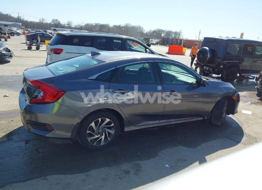 Photo 13 of 2018 Honda Civic EX (VIN 19XFC2F72JE018297)