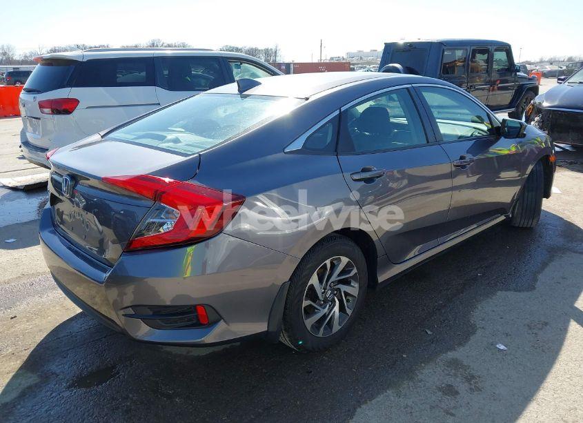 Photo 4 of 2018 Honda Civic EX (VIN 19XFC2F72JE018297)