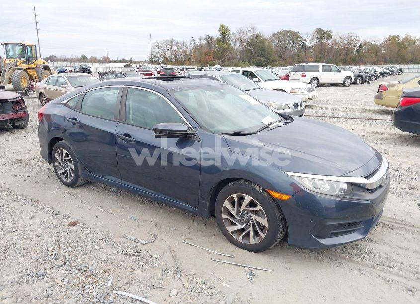 2018 Honda Civic EX (VIN 19XFC2F72JE022608) main photo
