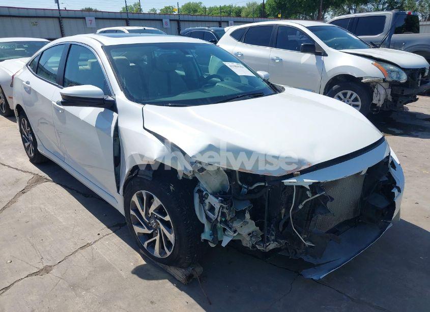 2018 Honda Civic EX (VIN 19XFC2F72JE039229) main photo