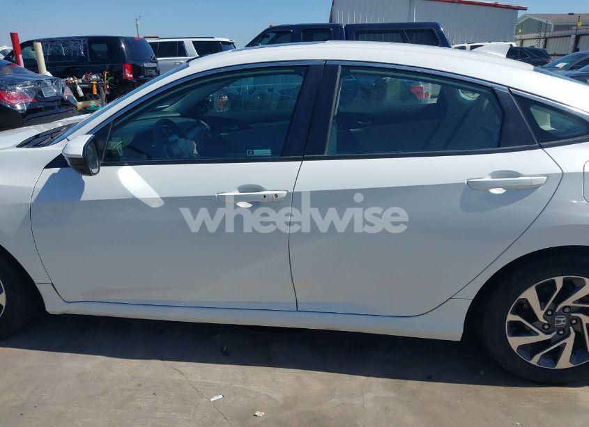 Photo 15 of 2018 Honda Civic EX (VIN 19XFC2F72JE039229)