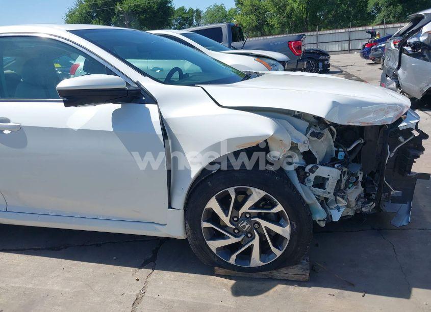 Photo 18 of 2018 Honda Civic EX (VIN 19XFC2F72JE039229)