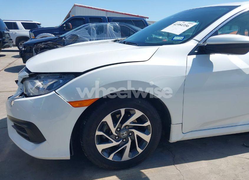 Photo 19 of 2018 Honda Civic EX (VIN 19XFC2F72JE039229)