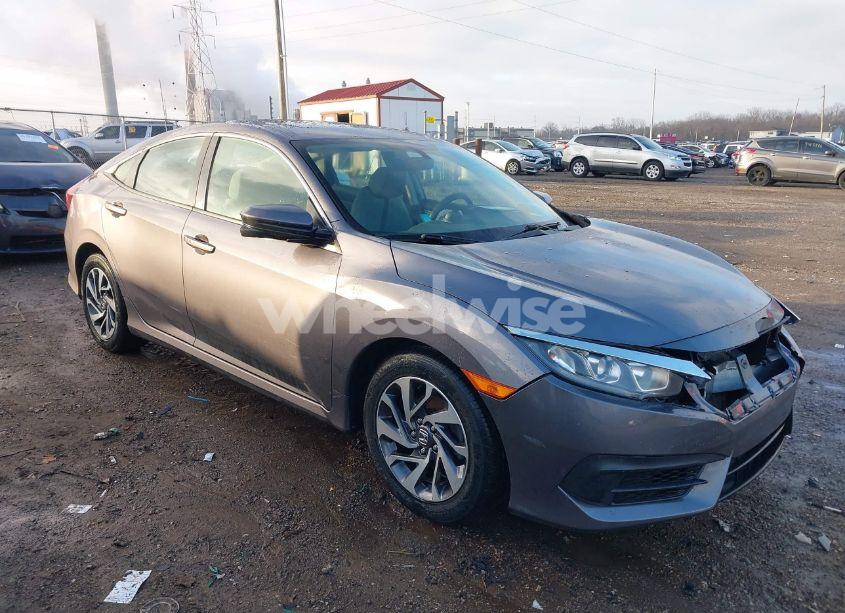 2018 Honda Civic EX (VIN 19XFC2F73JE015442) main photo