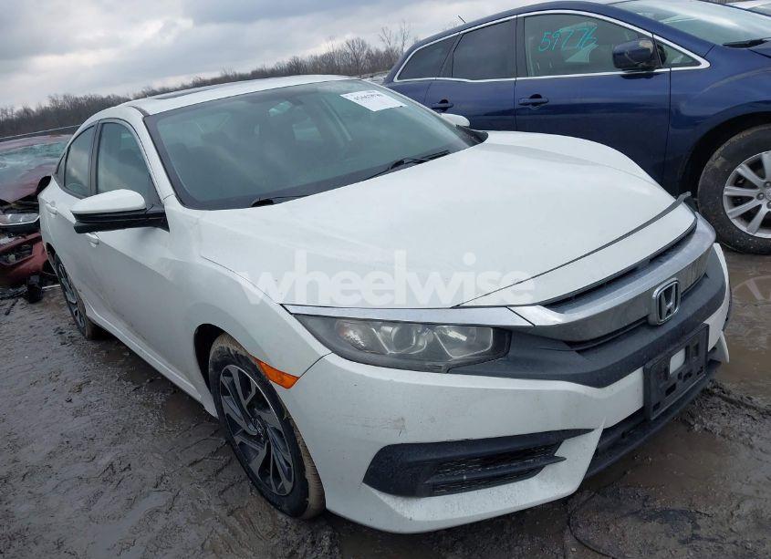 2018 Honda Civic EX (VIN 19XFC2F73JE024593) main photo