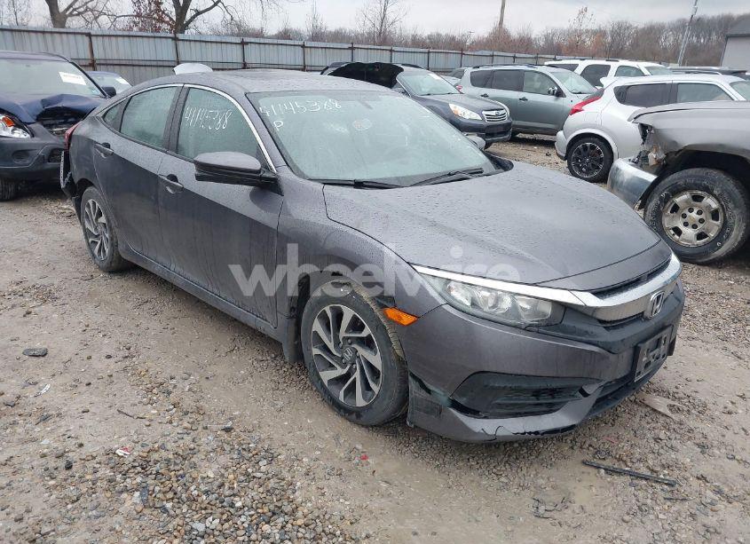 2017 Honda Civic EX (VIN 19XFC2F74HE077197) main photo