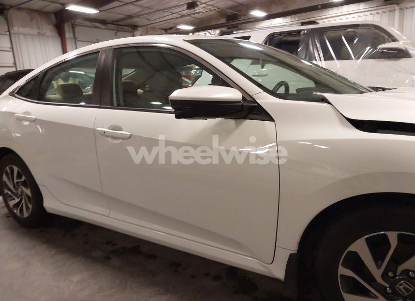 Photo 14 of 2018 Honda Civic EX (VIN 19XFC2F74JE005647)