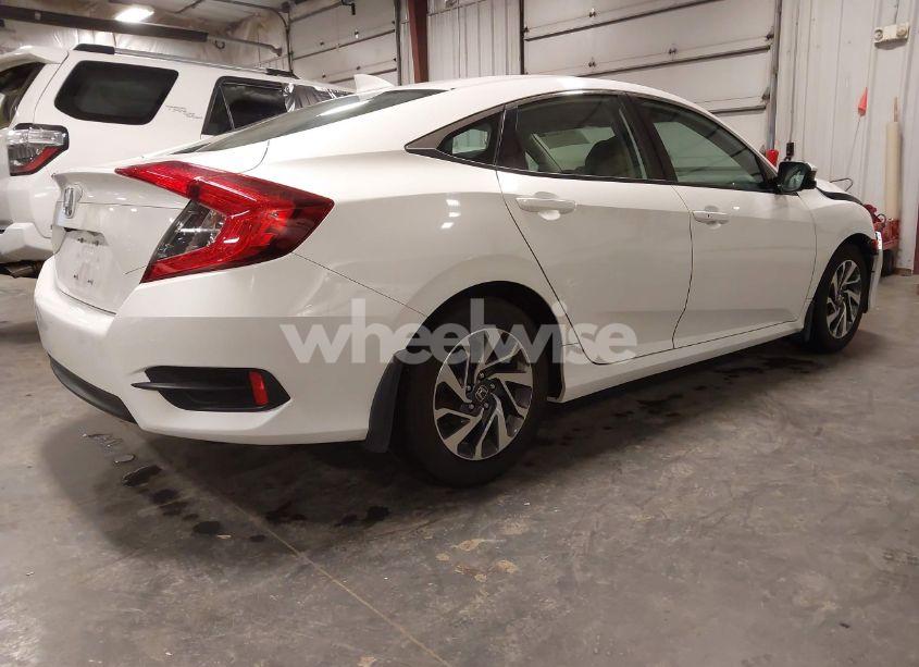Photo 4 of 2018 Honda Civic EX (VIN 19XFC2F74JE005647)