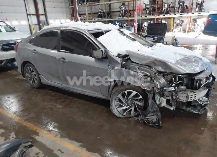 2018 Honda Civic EX (VIN 19XFC2F74JE007057) main photo