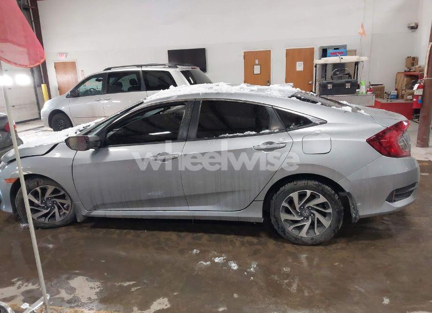 Photo 14 of 2018 Honda Civic EX (VIN 19XFC2F74JE007057)