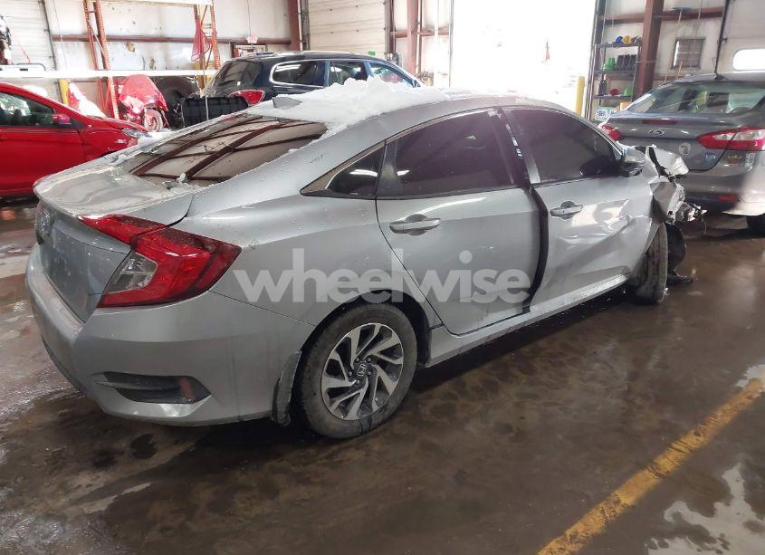 Photo 4 of 2018 Honda Civic EX (VIN 19XFC2F74JE007057)