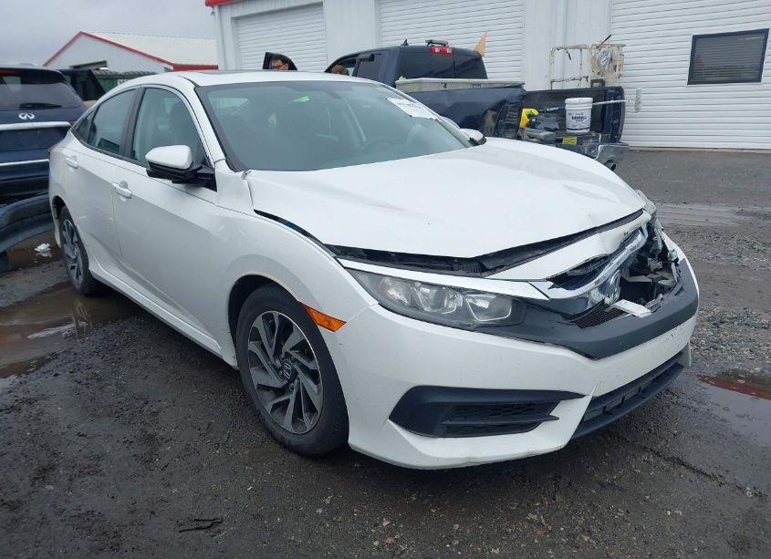 2018 Honda Civic EX (VIN 19XFC2F74JE039118) main photo