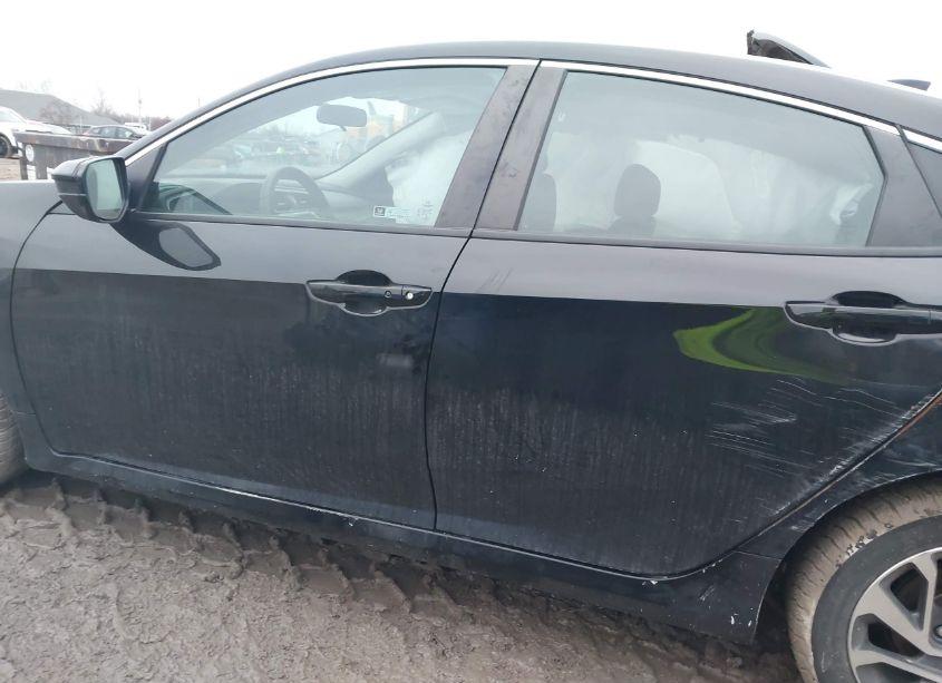 Photo 14 of 2018 Honda Civic EX (VIN 19XFC2F76JE018996)