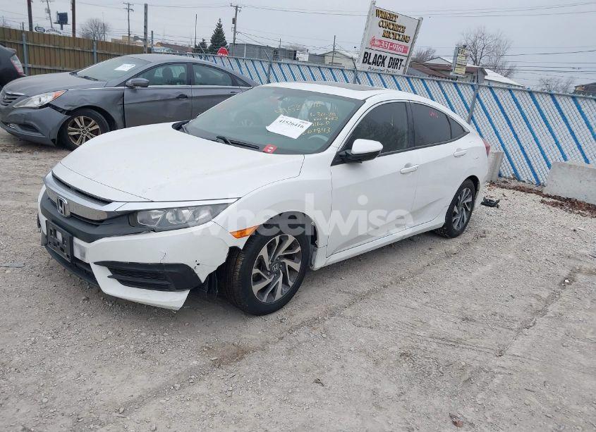 Photo 2 of 2018 Honda Civic EX (VIN 19XFC2F76JE207843)