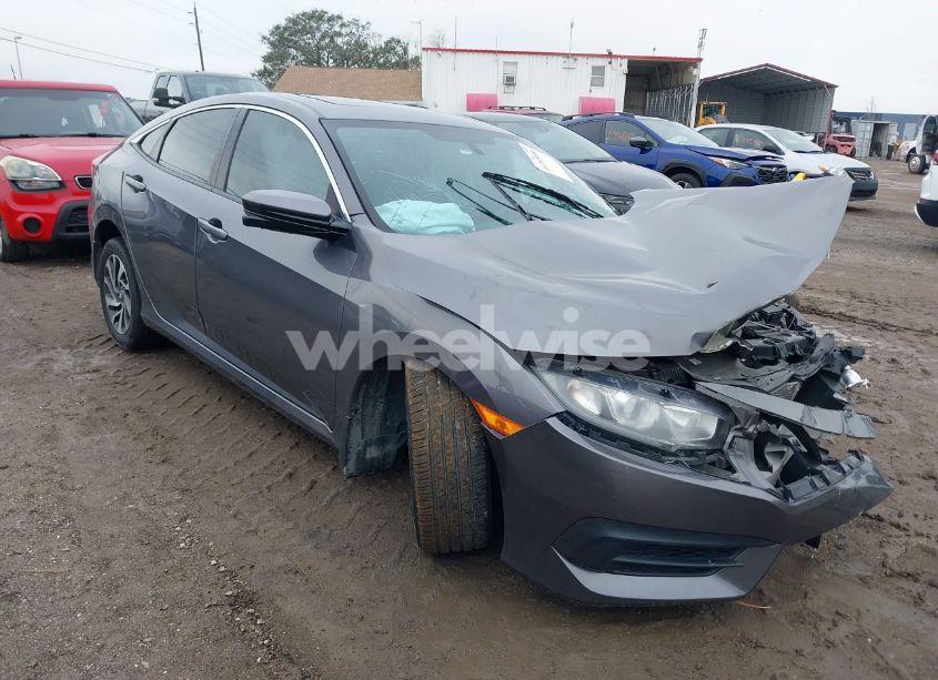 2017 Honda Civic EX (VIN 19XFC2F77HE004860) main photo