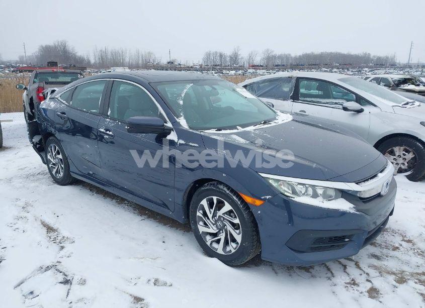 2018 Honda Civic EX (VIN 19XFC2F77JE024905) main photo