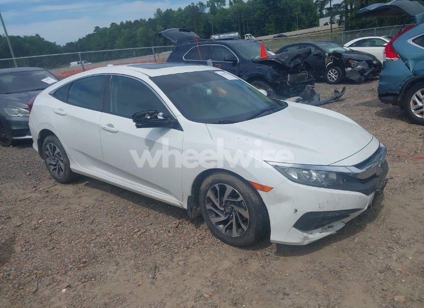 2018 Honda Civic EX (VIN 19XFC2F77JE039114) main photo