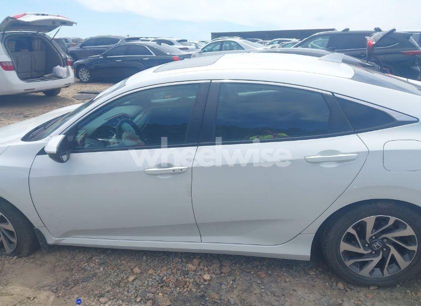 Photo 14 of 2018 Honda Civic EX (VIN 19XFC2F77JE039114)