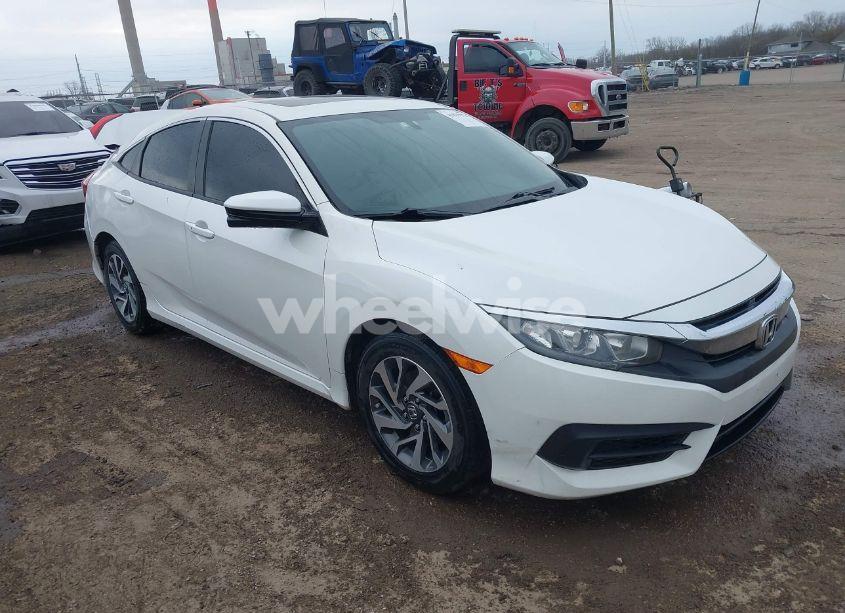 2018 Honda Civic EX (VIN 19XFC2F78JE038859) main photo