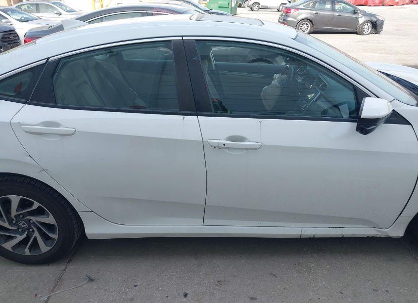 Photo 13 of 2018 Honda Civic EX (VIN 19XFC2F78JE043317)