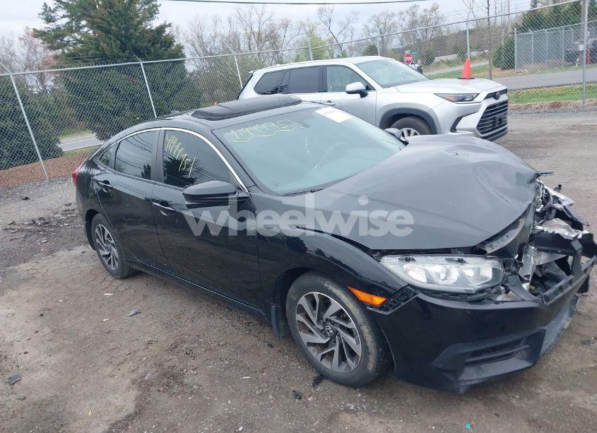 2018 Honda Civic EX (VIN 19XFC2F79JE000699) main photo