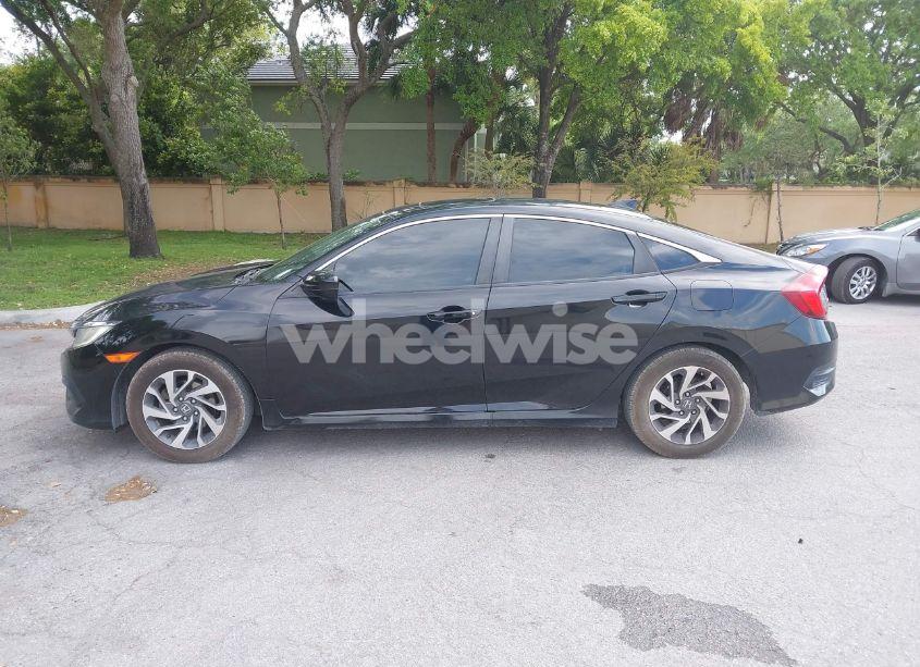 Photo 14 of 2018 Honda Civic EX (VIN 19XFC2F79JE020192)