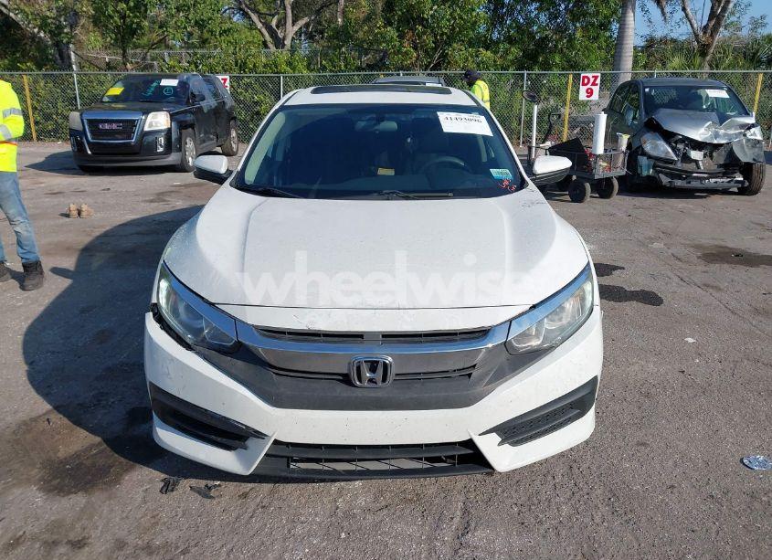 Photo 12 of 2018 Honda Civic EX (VIN 19XFC2F79JE032472)