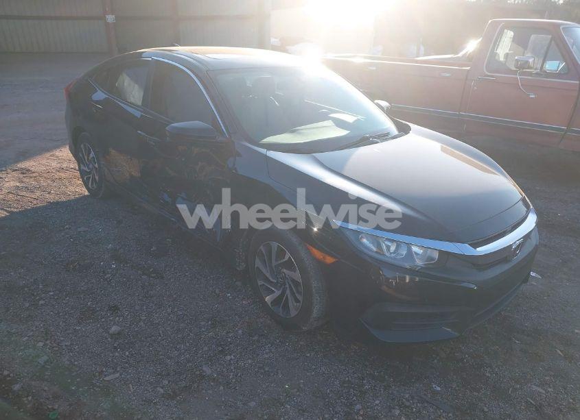 2017 Honda Civic EX (VIN 19XFC2F7XHE003394) main photo